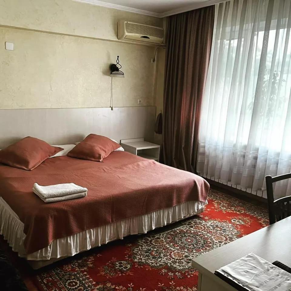 Berkana Hotel Almaty Esterno foto