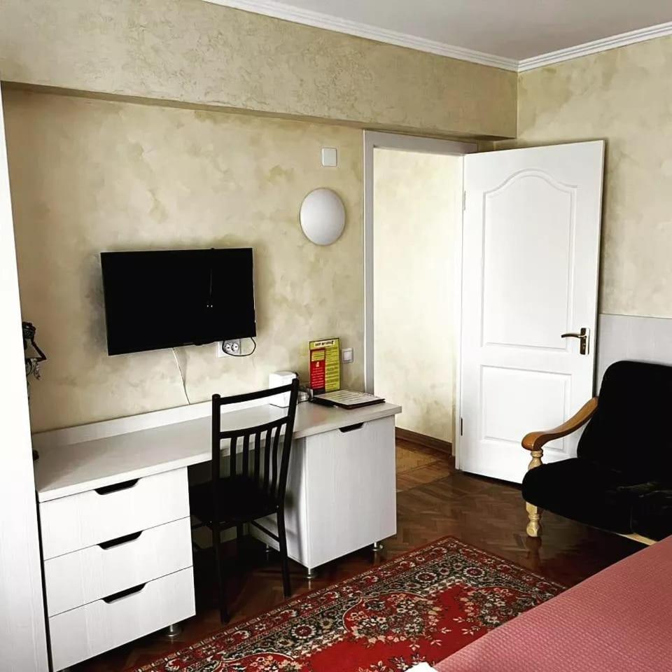 Berkana Hotel Almaty Esterno foto