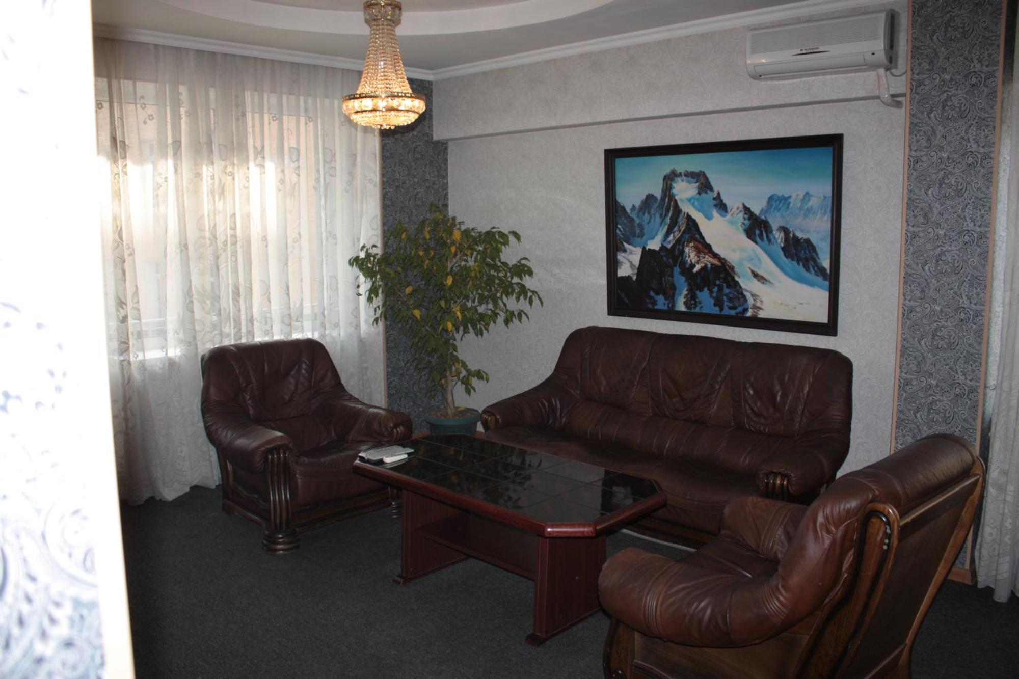 Berkana Hotel Almaty Esterno foto