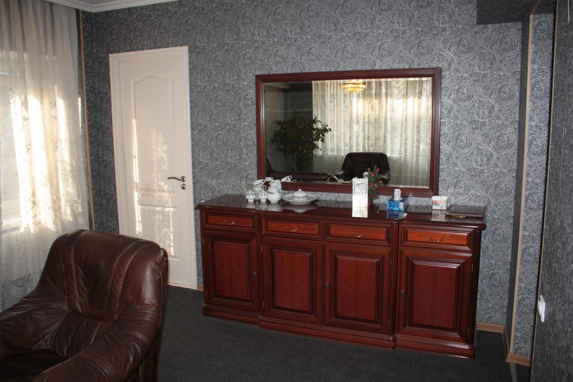 Berkana Hotel Almaty Esterno foto