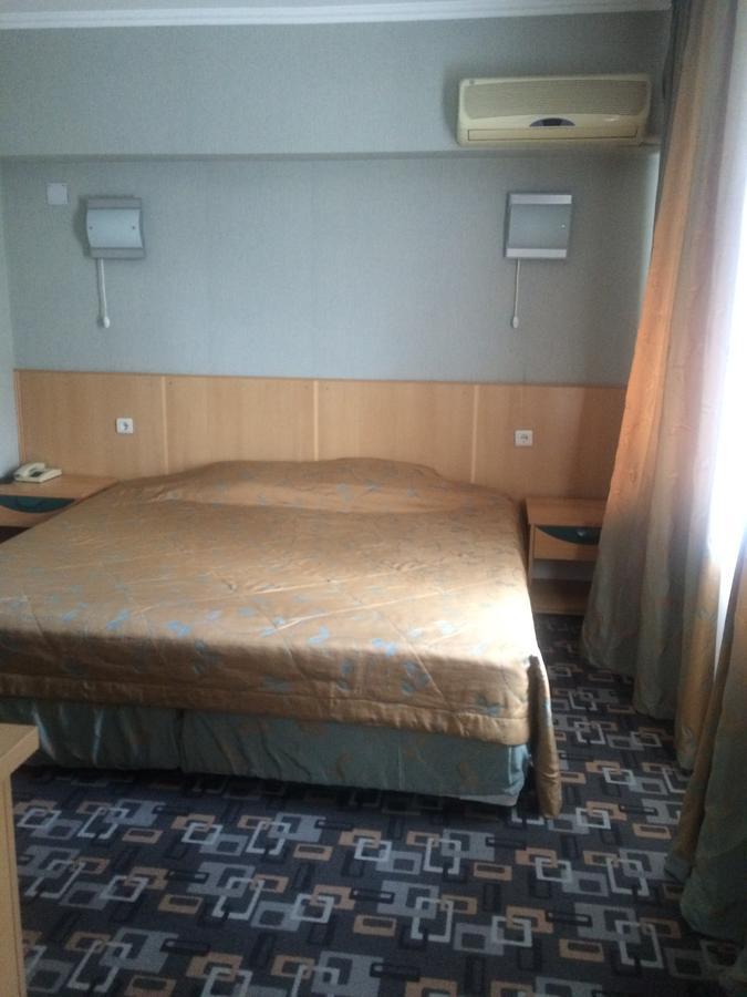 Berkana Hotel Almaty Esterno foto