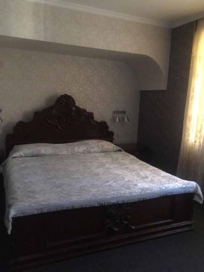 Berkana Hotel Almaty Esterno foto